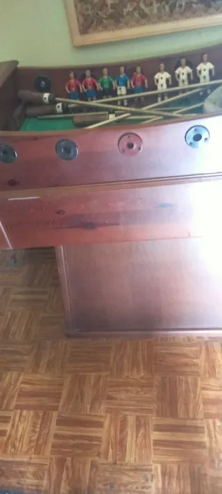Futbolín antiguo de madera