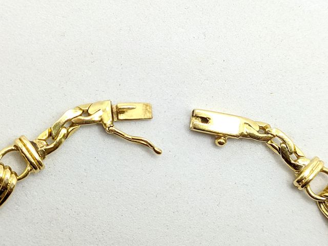 Pulsera Barbada de oro de 18k, 12.13 g, 18.5 cm.