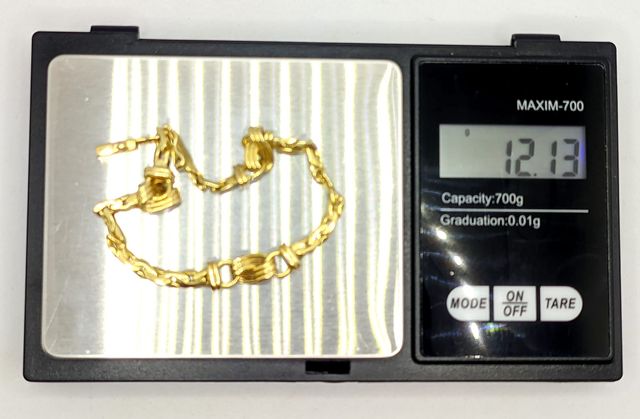 Pulsera Barbada de oro de 18k, 12.13 g, 18.5 cm.