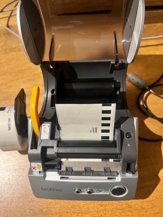 Impresora de etiquetas Brother QL-550 + rollo