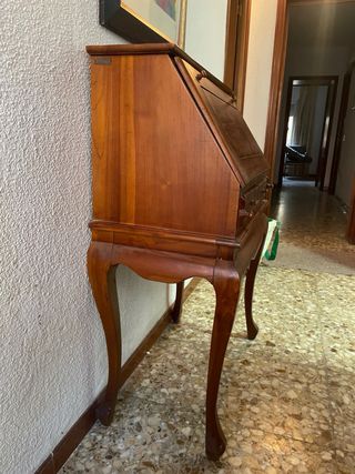 Escritorio antiguo de madera