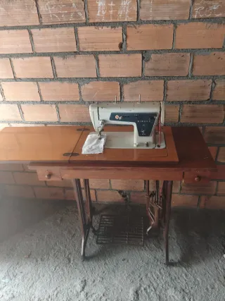 Máquina de coser Singer antigua
