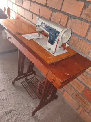 Máquina de coser Singer antigua