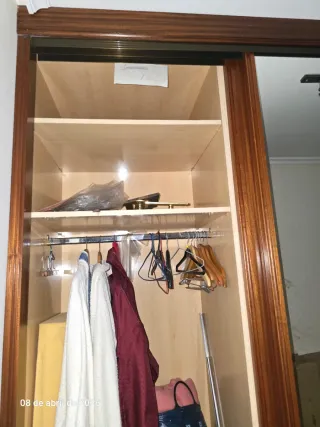 Armario puertas correderas madera y cristal