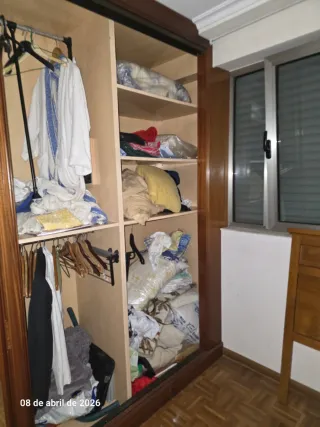 Armario puertas correderas madera y cristal
