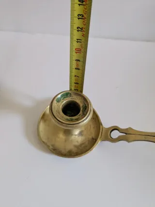 Palmatoria antigua de bronce con asa