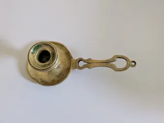 Palmatoria antigua de bronce con asa