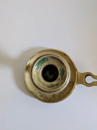 Palmatoria antigua de bronce con asa