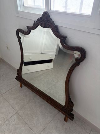 Espejo de madera tallada