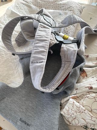 Mochila Portabebés BabyBjörn Mini Gris