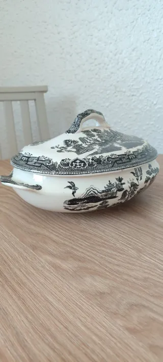 Sopera Sacavem porcelana antigua