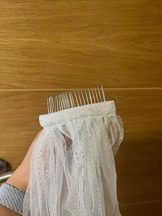 Velo de novia con detalles en purpurina