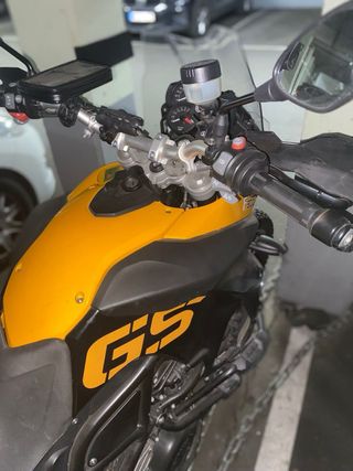 BMW F800GS Adventure Moto Negra y Amarilla
