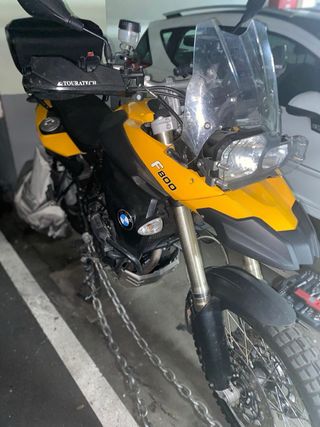 BMW F800GS Adventure Moto Negra y Amarilla