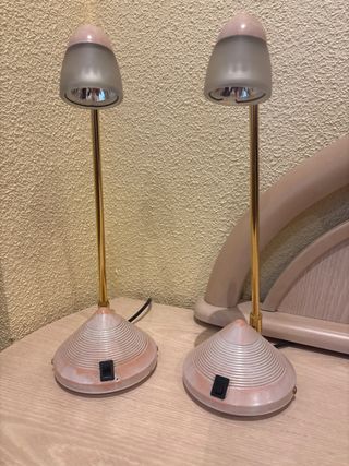 Lámparas de mesita doradas y rosas, halógenas