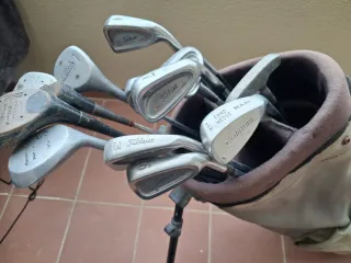 Wilson Ultra golf clubs with graphite shafts