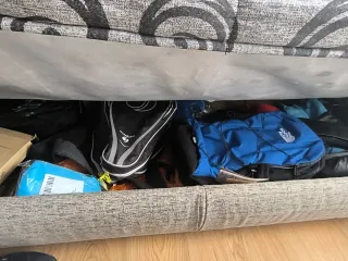 Sofá cama gris de tela