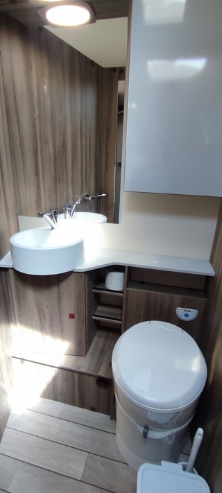 ALQUILER AUTOCARAVANA ROLLER TEAM KRONOS 287TL