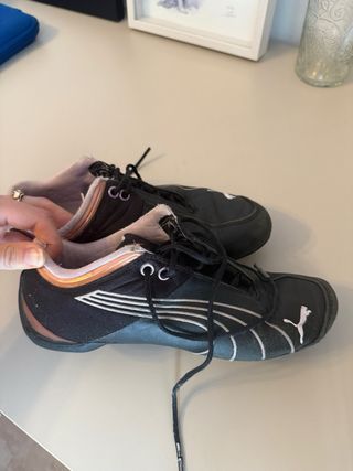 Zapatillas Puma Niña Negras y Rosas