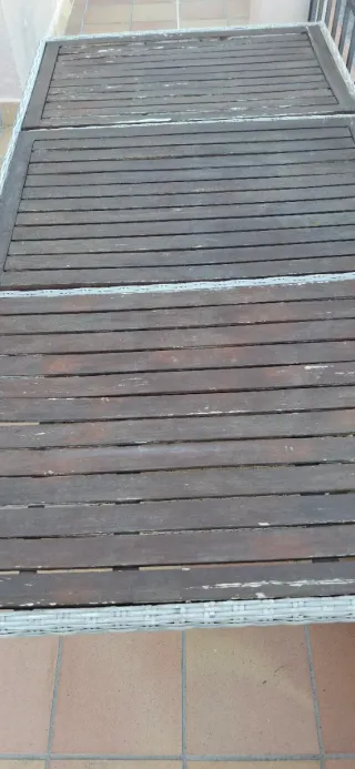 Mesa de ratán y madera para terraza o jardín