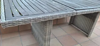 Mesa de ratán y madera para terraza o jardín