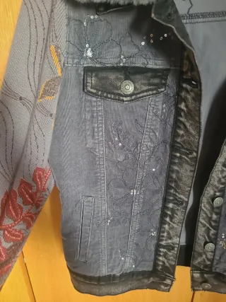 Cazadora Vaquera Desigual con Cuello Peludo