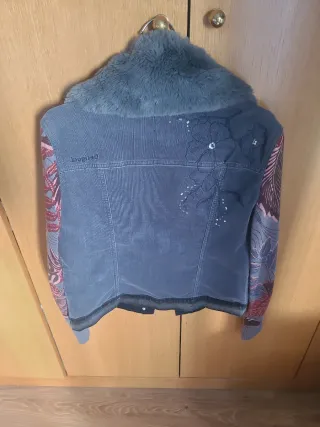 Cazadora Vaquera Desigual con Cuello Peludo