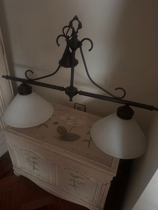 Lámpara de hierro con 2 tulipas de cristal