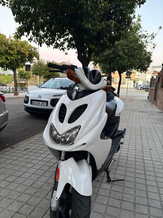 Yamaha Aerox Blanca