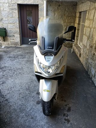Maxi Scooter Kymco Plata