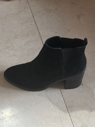 Botas negras con tacón