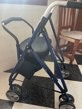 Andador para persona con movilidad reducida