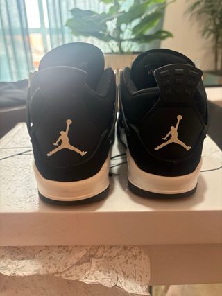 Jordan 4 Retro White Thunder Preto