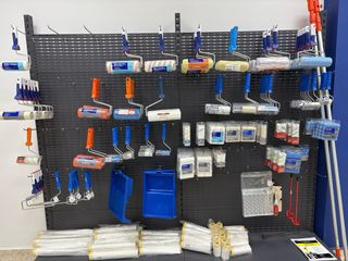 Herramientas para pintar: rodillos y bandejas