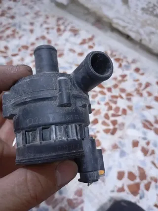 Bomba de agua Mercedes