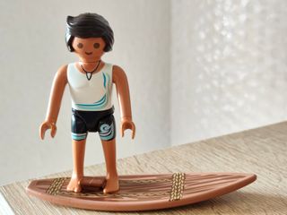 Playmobil surfista con tabla