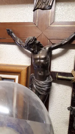 Piezas religiosas  antiguas y diversas
