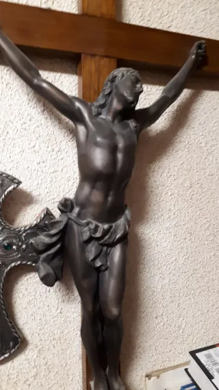 Piezas religiosas  antiguas y diversas
