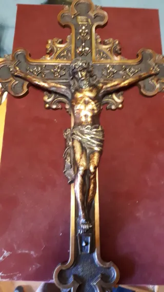 Piezas religiosas  antiguas y diversas