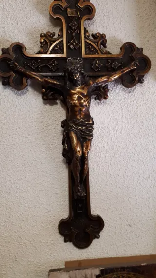 Piezas religiosas  antiguas y diversas