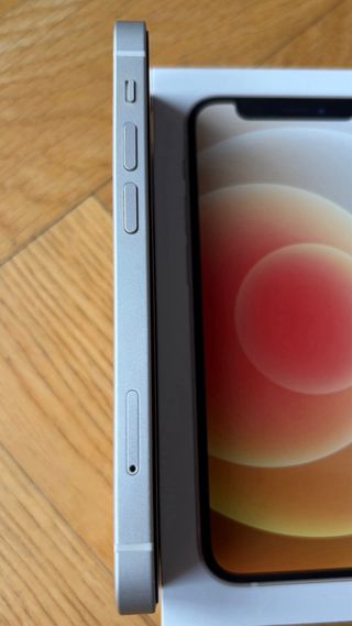 iPhone 12 mini + 2 televisores