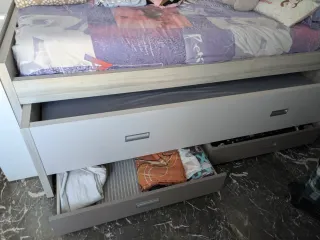 Cama juvenil , cajones de madera y canapé vertical