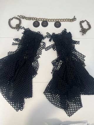 Mangas bordada a mano y complementos pirata negros