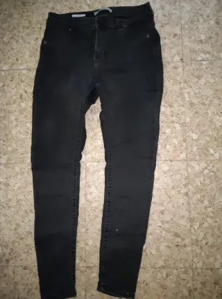 Pantalón vaquero Bershka negro push up mujer