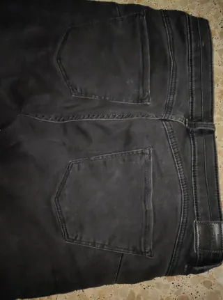 Pantalón vaquero Bershka negro push up mujer