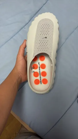 Chanclas Nike Blancas y Naranja