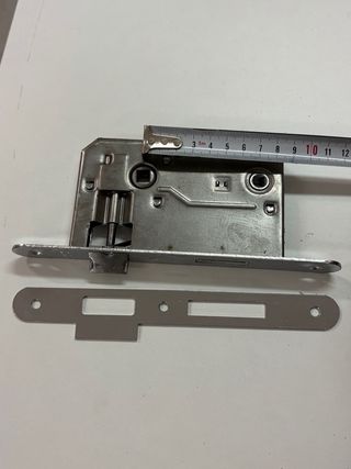 Picaporte para puertas y cerradero