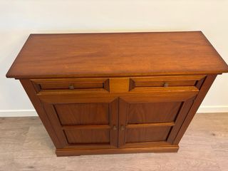 Aparador de salón de madera