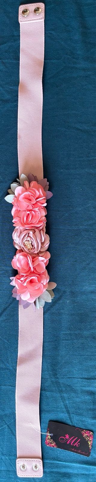 Cinturón elástico con flores rosas