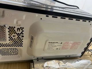 Microondas Taurus Negro con muy muy poco uso